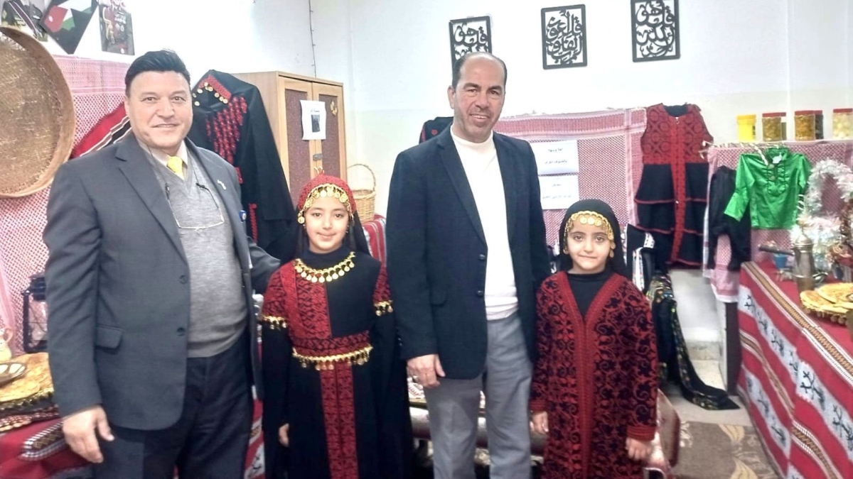 مدير تربية الرمثا يفتتح نادي المرح والإبداع في مدرسة مكة