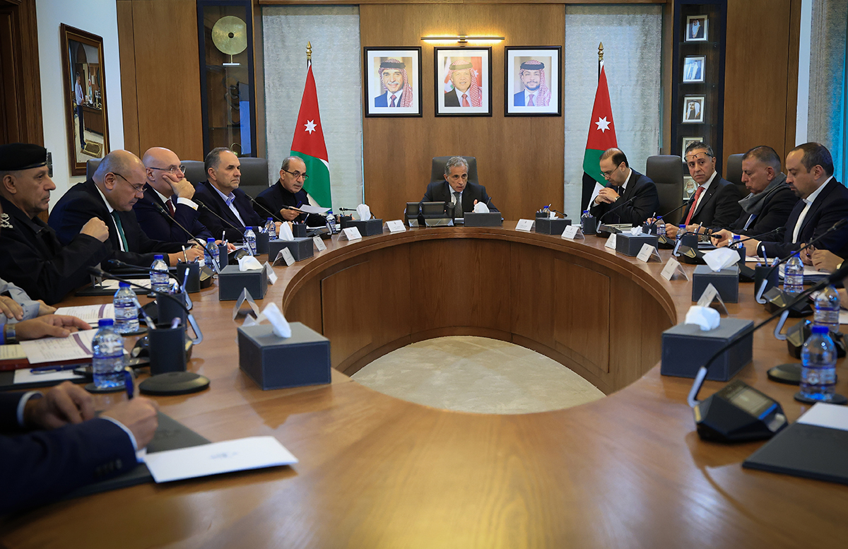 رئيس الوزراء يعقد اجتماع