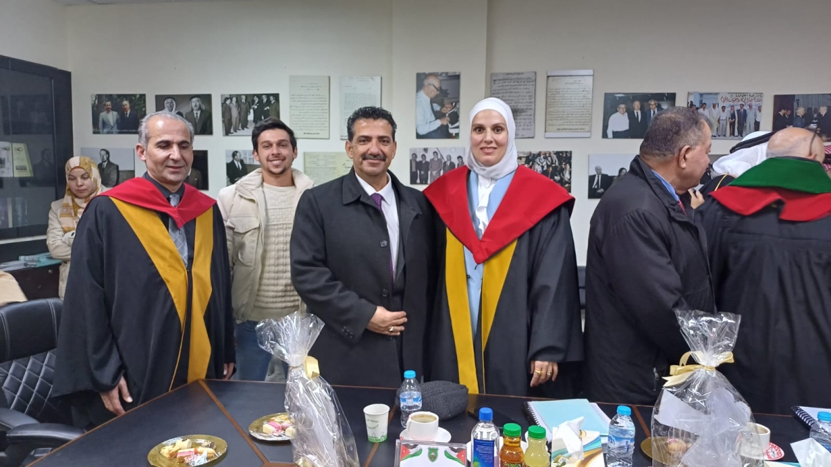 محمد شحادة الحديد يهنئ شقيقه الشيخ هاني بحصول ابنته هيا على الدكتوراه