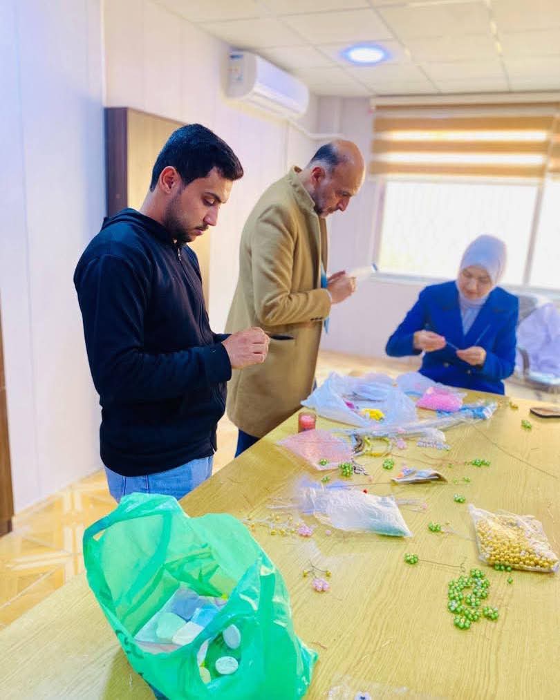 العلوم التربوية تختتم اليوم الثاني من ورشة الأعمال اليدوية لطلبة التربية المهنية والسلامة العامة