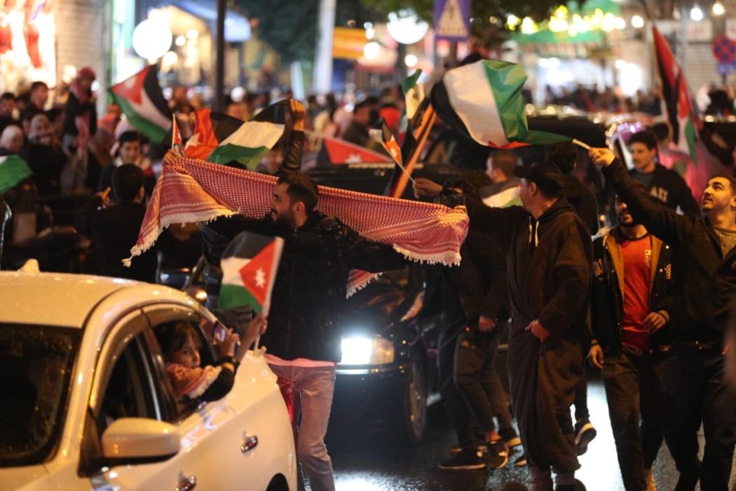 عمّان تتزين بالأعلام الأردنية وقمصان المنتخب قبيل نهائي كأس العرب