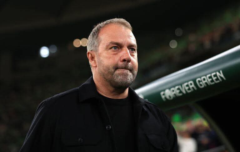 فليك يؤجل قرار تمديد عقده مع برشلونة رغم الثقة