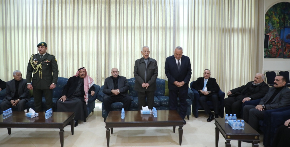 مندوبا عن الملك وولي العهد… العيسوي يعزي بوفاةًوالدة العين والنأئب الأسبق خالد رمضان...صور