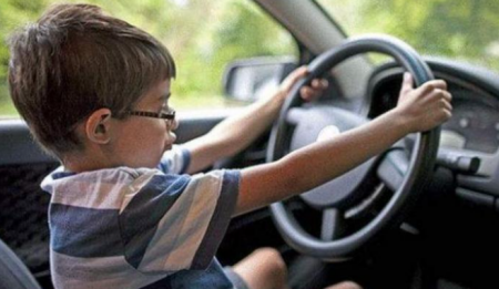 السير: ضبط حدث بعمر 15 عامًا يقود مركبة في عمّان