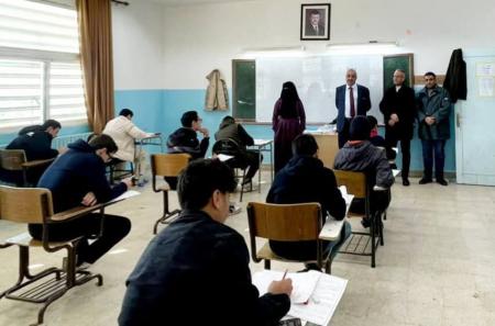 جويعد يتابع سير الامتحانات الوزارية في مدرسة الملك عبدالله الثاني للتميز