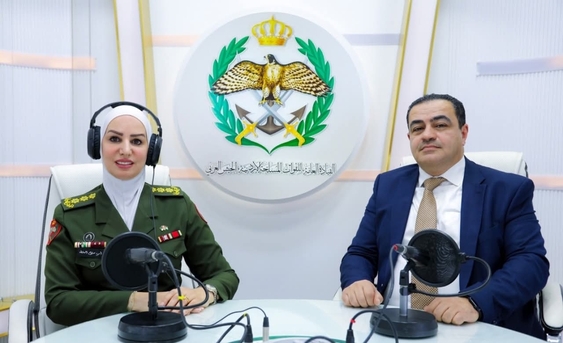 إذاعة الجيش العربي تناقش التحول الرقمي وخدمات منصة خدمة العلم في برنامج “على العهد