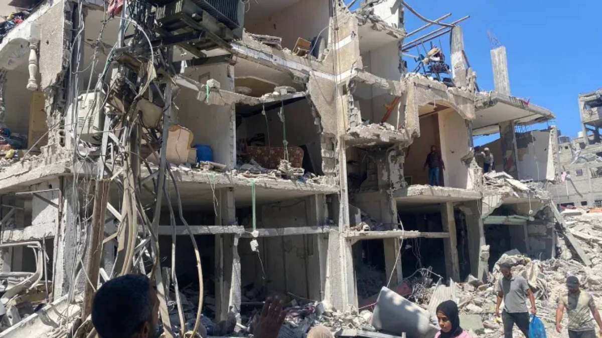 قنابل موقوتة تهدد حياة الغزيين.. الدفاع المدني يطلق نداء إخلاء عاجل بعد وفاة 18 شخصا