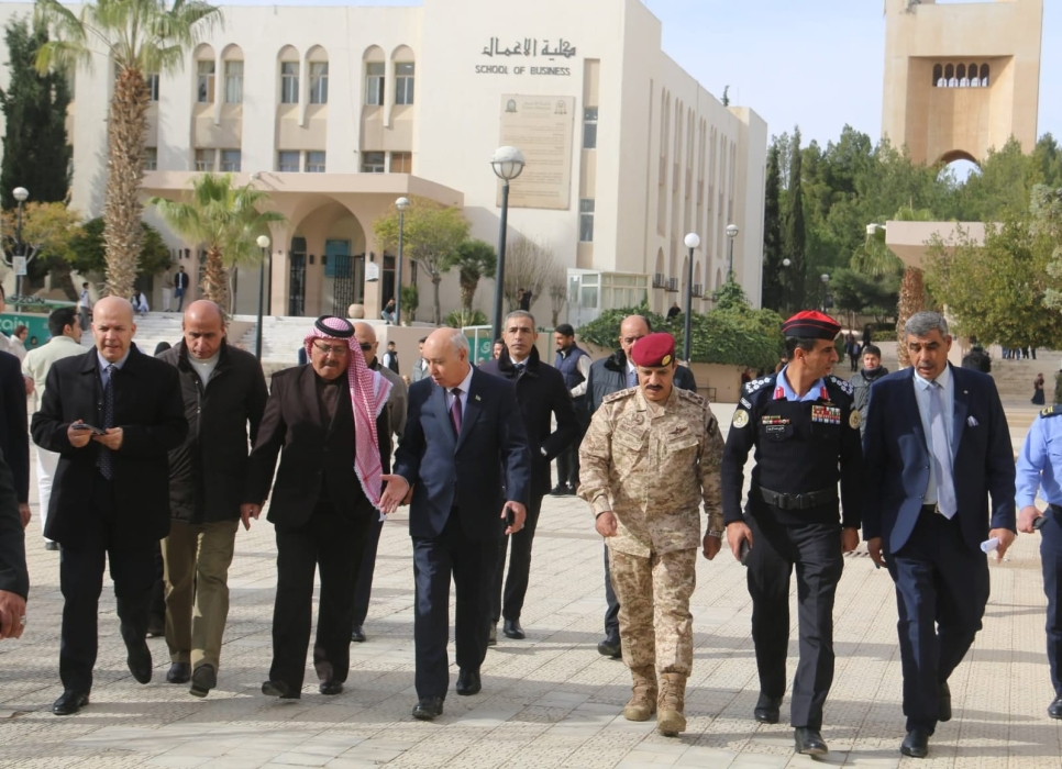 جامعة مؤتة : النعيمات يرعى محاضرة لمستشار جلالة الملك كنيعان البلوي حول العنف الجامعي وانعكاساته.