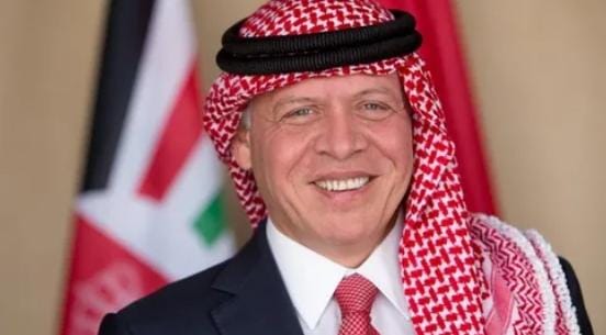 الملك والرئيس الجزائري يبحثان هاتفيا سبل توطيد التعاون