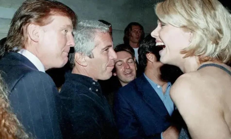 شاهد صور جيفري إبستين المسربة.. وثائق العدل الأمريكية تكشف الأسماء