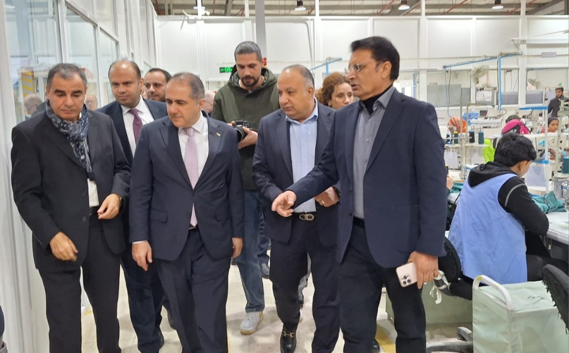 وزير الاستثمار يزور الشركة المتحدة للابداع في الضليل الصناعية
