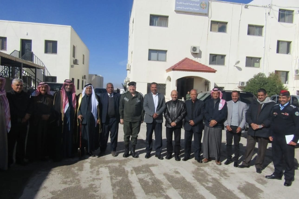 مدير شرطة البادية الوسطى يلتقي متقاعدين عسكريين