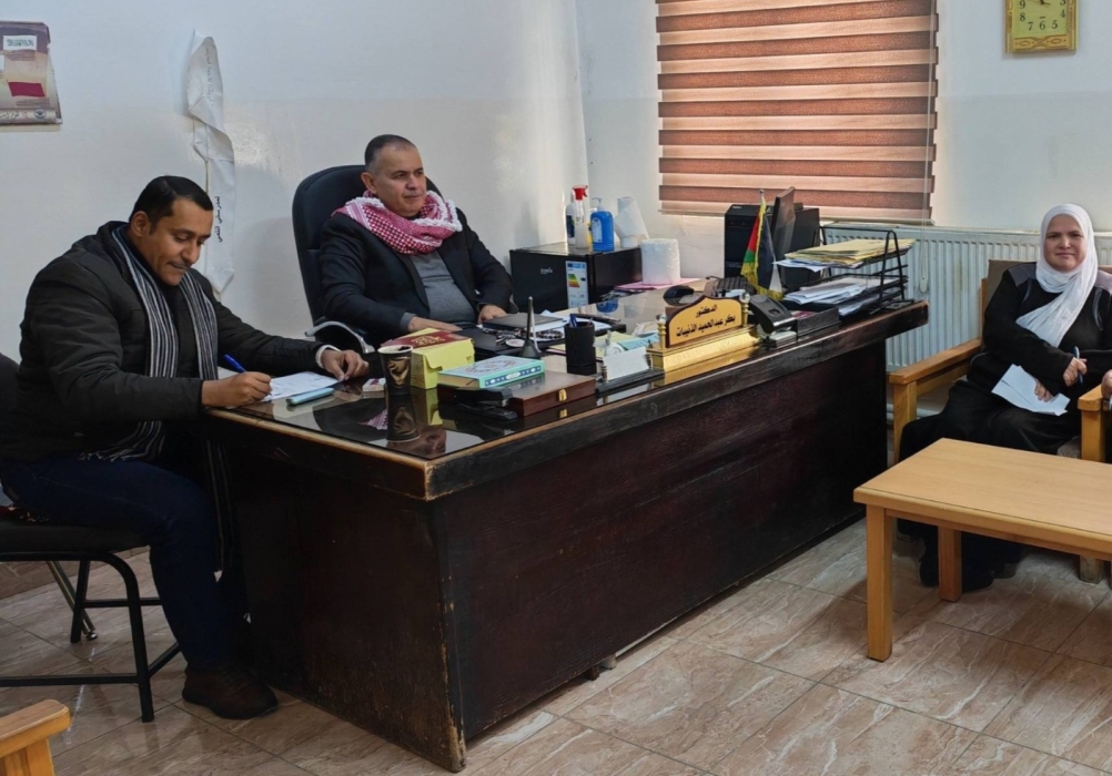 الذنيبات يترأس اجتماع  فريق لجنة مبادرة لمدرستي انتمي في تربية القصر