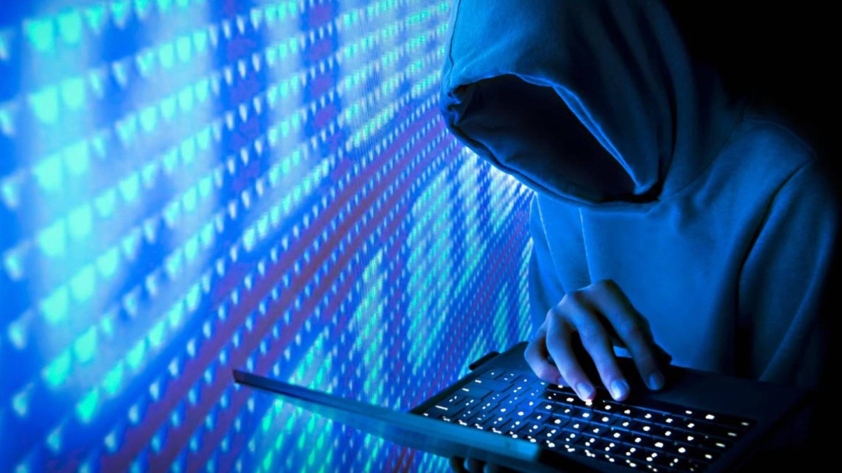 النائب حواري يطالب بتفعيل الجرائم الإلكترونية لملاحقة المسيئين لمدينة عمرة