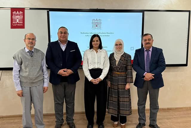 مناقشة رسالة ماجستير بجامعة البترا حول الالتزام الدوائي في الاضطرابات الذهانية بالأردن