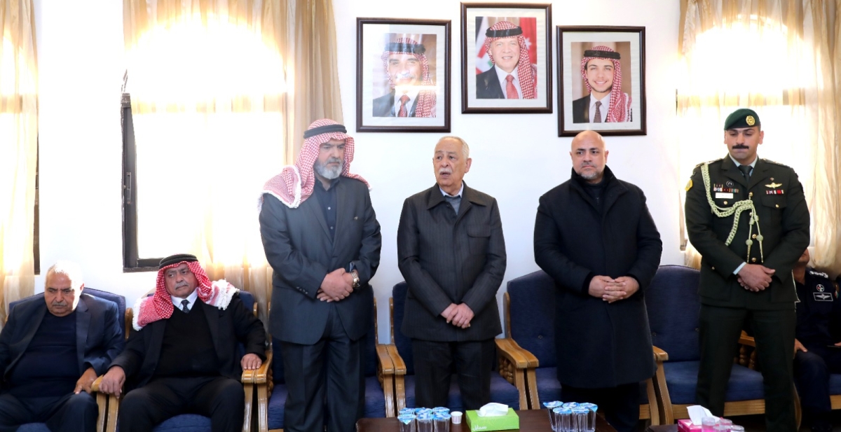مندوبا عن الملك وولي العهد… العيسوي يعزي عشيرة العربيات ...صور