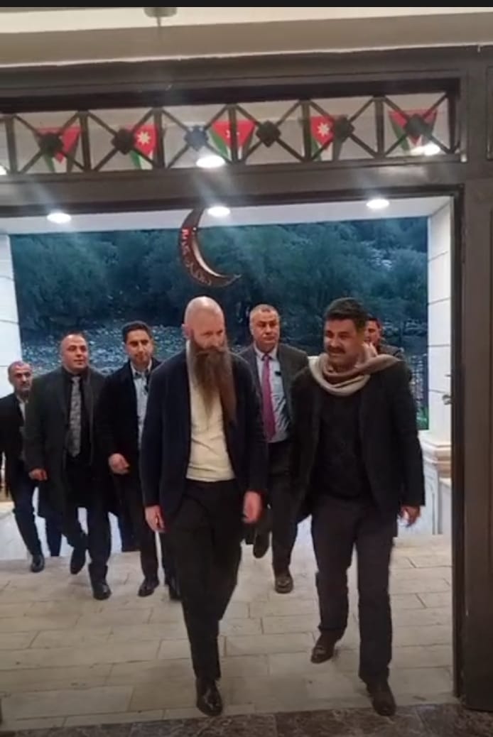 الخطاطبة في مقدمة مستقبلي السفير الاميركي في عجلون