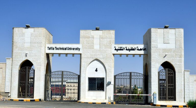 تحويل نظام المحاضرات في الطفيلة التقنية لنظام التعلم عن بعد