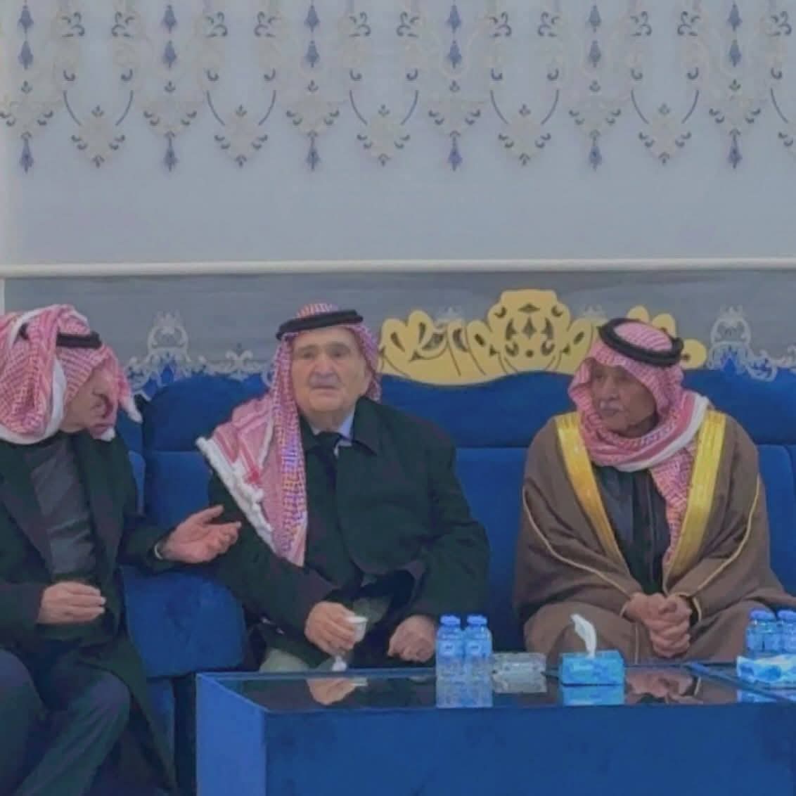 سمو الأمير الحسن بن طلال يقدّم واجب العزاء في ديوان عشيرة الخريشا...فيديو