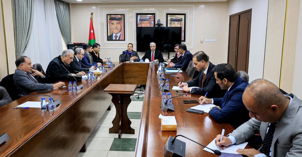 الإدارية والبيئة النيابيتان تبحثان استراتيجية الحد من الإلقاء العشوائي للنفايات