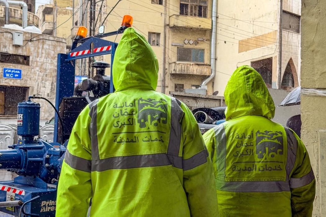 شاهد بالصور: نشامى أمانة عمّان في الميدان أثناء المنخفض الجوي