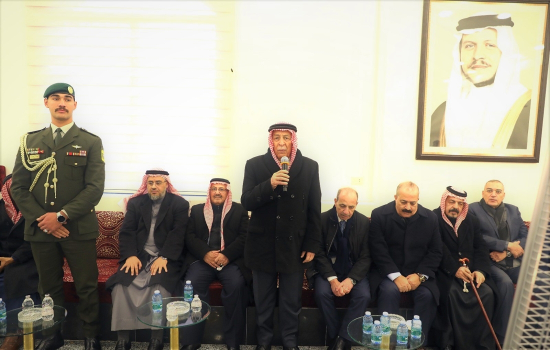 مندوبا عن الملك وولي العهد. العيسوي يعزي بوفاة والد وزير الإدارة المحلية