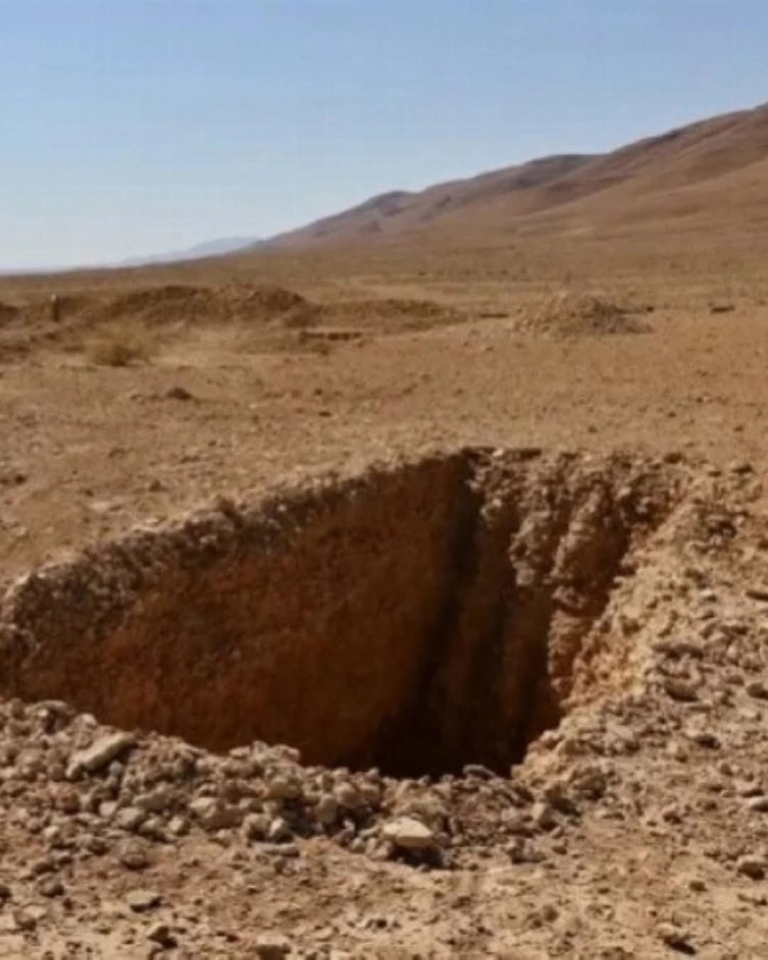 السلطات السورية تشدد الحراسة على مقبرة جماعية في صحراء الضمير وتفتح تحقيقًا جنائيًا