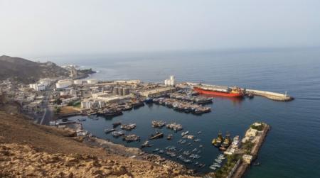 تحالف دعم الشرعية في اليمن ينفذ غارة جوية في ميناء المكلّا