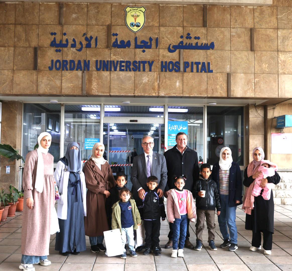 مستشفى الجامعة يستقبل 4 أطفال من غزة لعلاج أمراض القلب