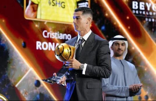 رونالدو يظهر بساعة تصل قيمتها الى 1.3 مليون دولار