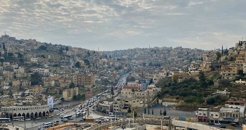 طقس بارد اليوم وأمطار غزيرة متوقعة غدا مع تحذيرات من السيول
