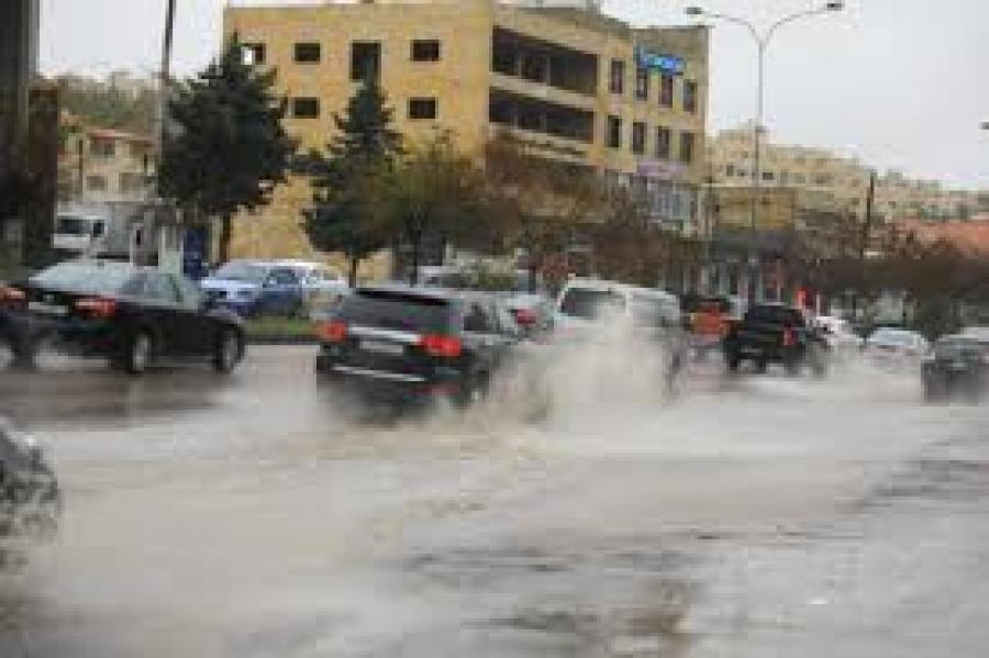 منخفض جوي عالي الفعالية يضرب المملكة الخميس مع أمطار غزيرة وتحذيرات من السيول