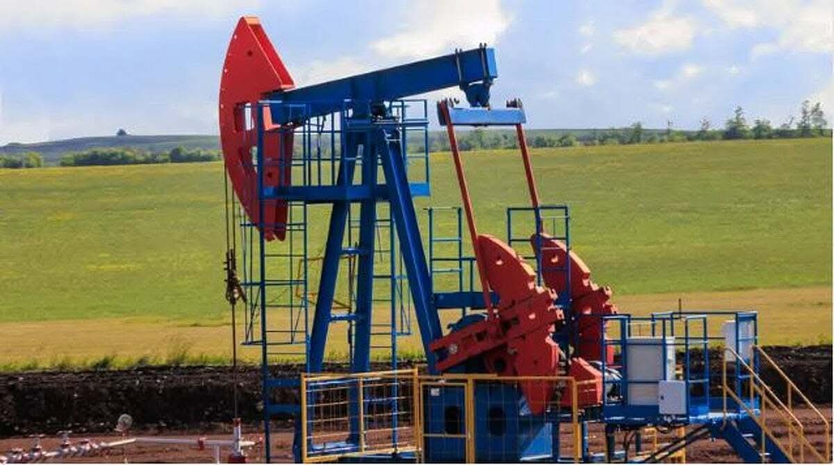 أسعار النفط تنخفض بأكثر من 10 في 2025 وخام برنت يسجل أطول سلسلة خسائر سنوية