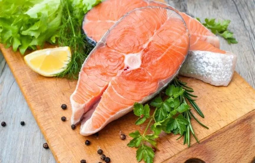 دراسة جديدة.. الأسماك الدهنية تقلل خطر الإصابة بأمراض القلب بنسبة 30