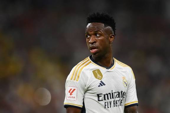 قرار جديد من فينيسيوس جونيور بشأن تجديد عقده مع ريال مدريد