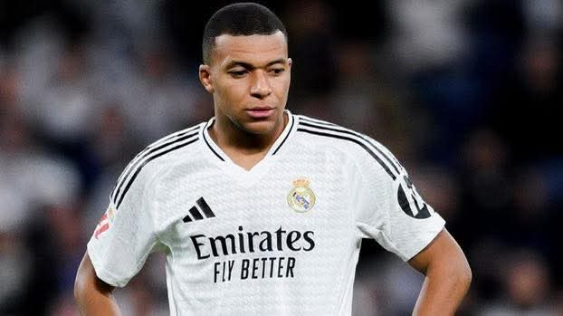 إجبار ضابط أمن المنتخب الفرنسي على التقاعد المبكر.. والسبب مبابي