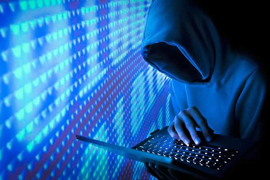 وحدة الجرائم الإلكترونية، تُحذّر من التعامل مع منصات التداول الوهمية غير المرخّصة