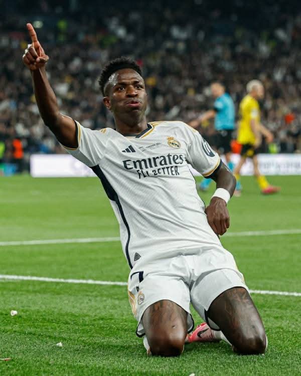 فينيسيوس يحسم الجدل: ريال مدريد إلى الأبد ورسالة ولاء تُغلق باب الشائعات