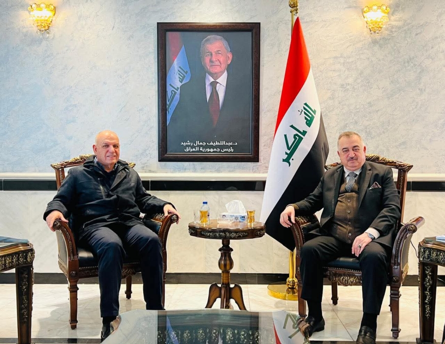 سفير العراق بالأردن يستقبل الكابتن عدنان حمد في لقاء ودي لتعزيز الرياضة العراقية