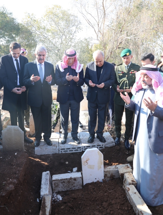 مندوباً عن الملك وولي العهد … العيسوي يشارك في تشييع جثمان العين والوزير الأسبق صالح إرشيدات