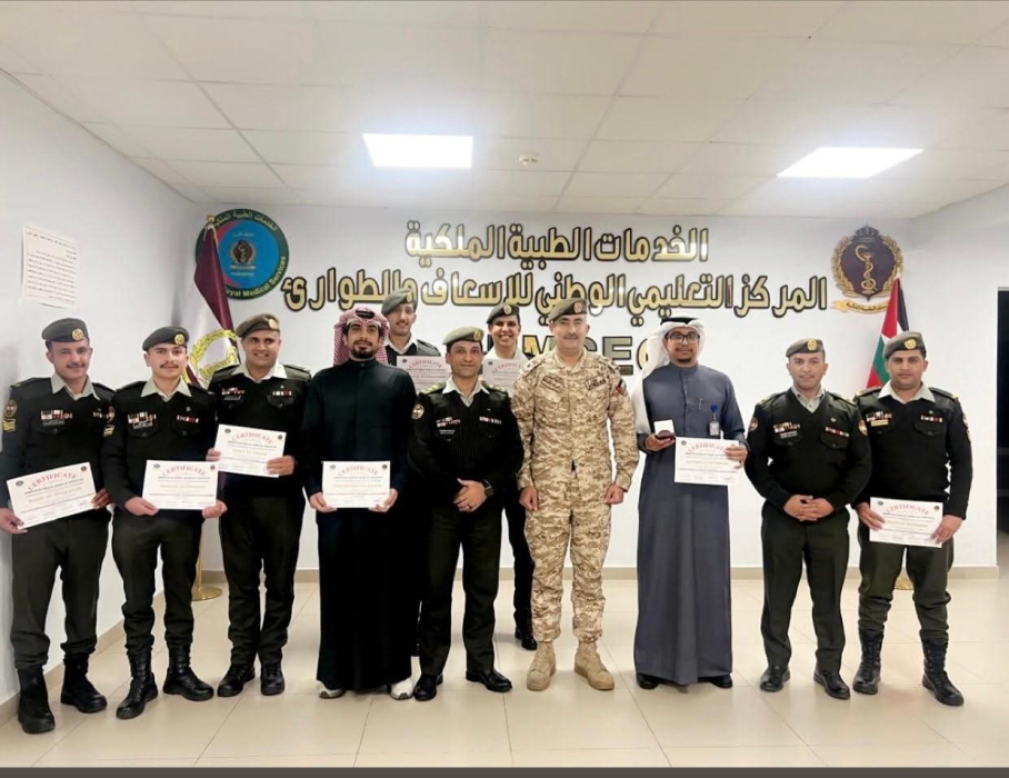 المركز التعليمي الوطني للإسعاف والطوارئ يختتم دورة المسعف الفوري المتوسط بمشاركة متدربين من البحرين