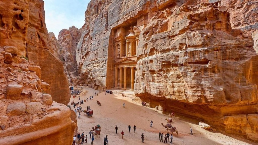 البترا تنهي عام 2025 بتحسن سياحي وزيادة الزوار الأجانب