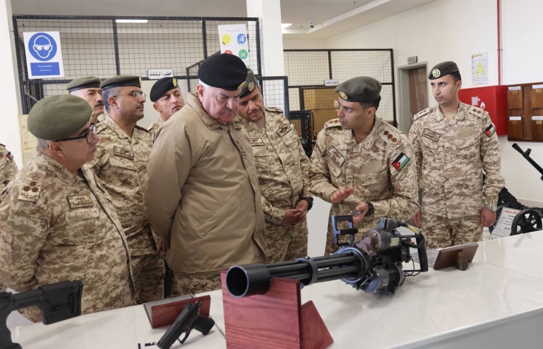 رئيس هيئة الأركان المشتركة يفتتح مشاغل الأمير فيصل الرئيسية في موقعها الجديد..صور