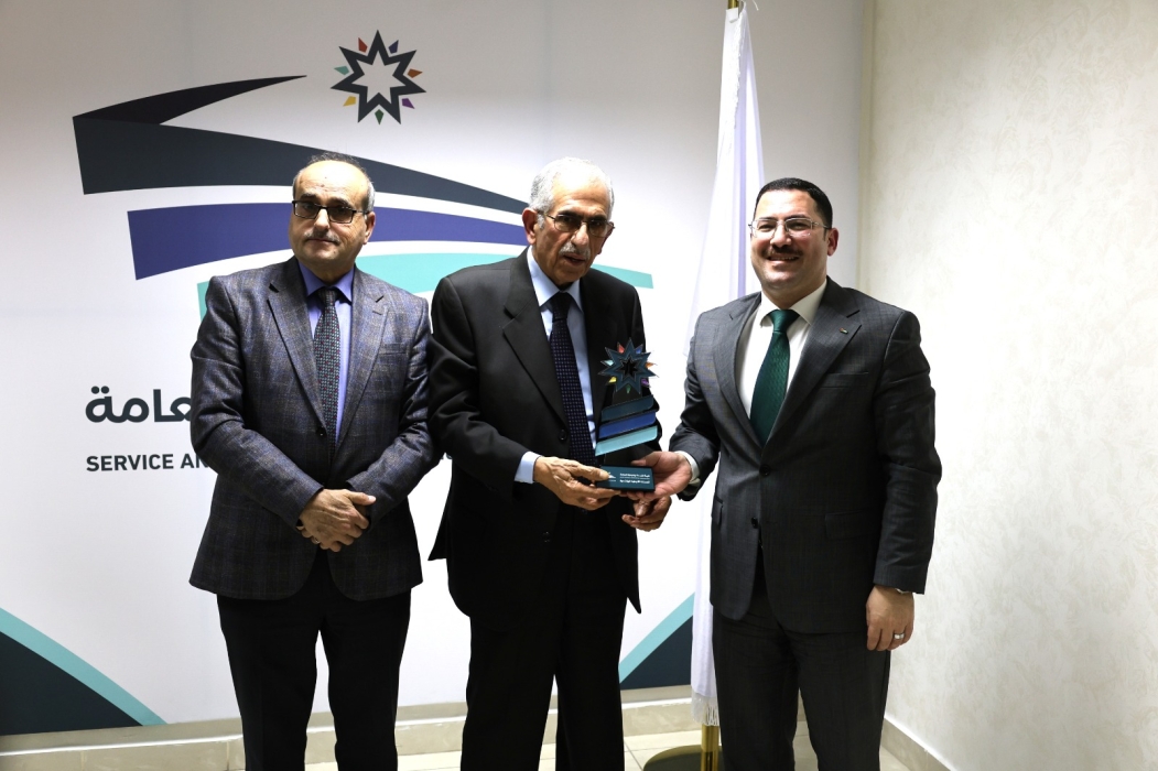 رئيس هيئة الخدمة والإدارة العامة يستقبل رئيس وأعضاء اللجنة الوطنية للعسكريين السابقين… صور