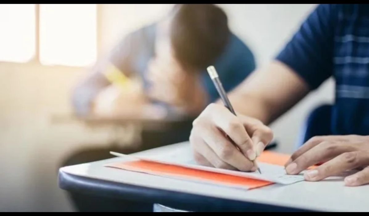 طلبة توجيهي عن امتحان الفيزياء: متوسط إلى سهل
