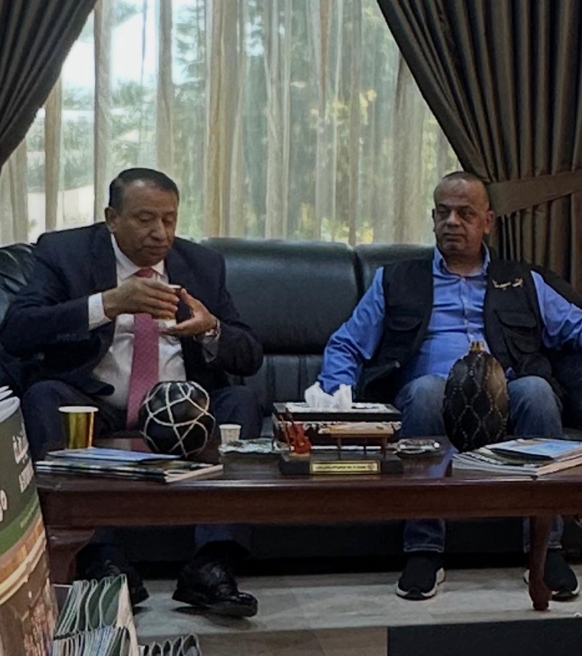 علي الحافظ يهنئ الفريق الركن م عين حسين الحواتمة بعيد ميلاده