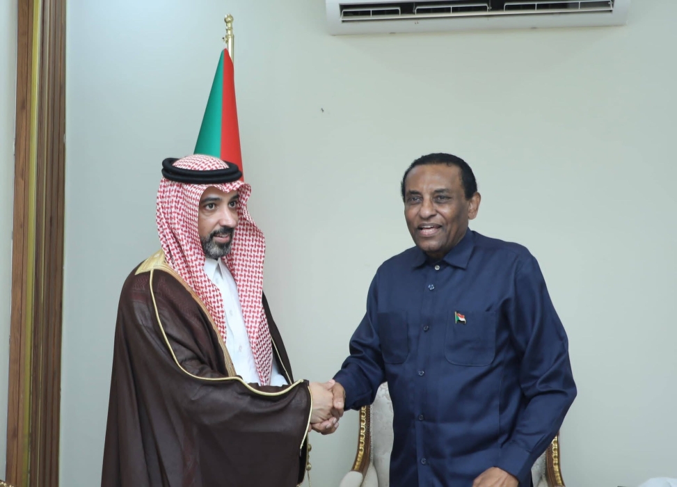 رئيس الوزراء السوداني يؤكد حرص حكومة الأمل على تعزيز التعاون مع جمعيات الهلال والصليب الأحمر العربية