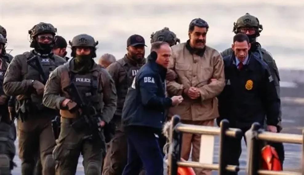 من قصر الحكم إلى سجون امريكيا… مادورو صارخا في وجه المحكمة الأمريكية: أنا الرئيس الشرعي لفنزويلا