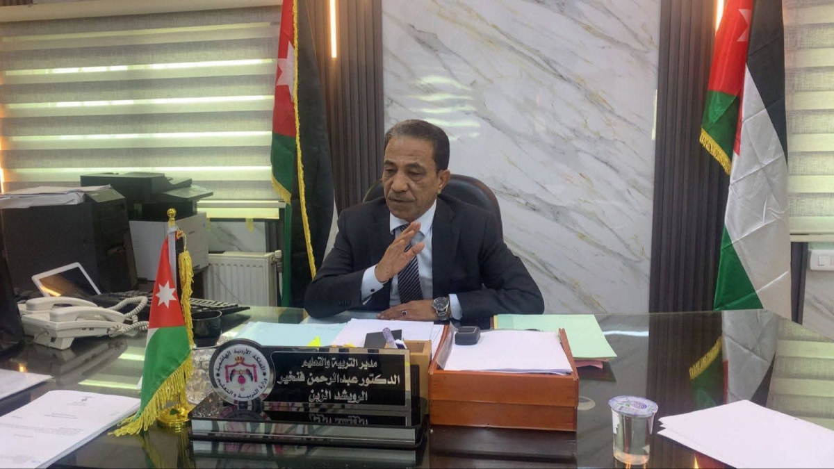 مدير تربية الموقر يؤكد أهمية التحول الرقمي في تطوير العمل التربوي والإداري