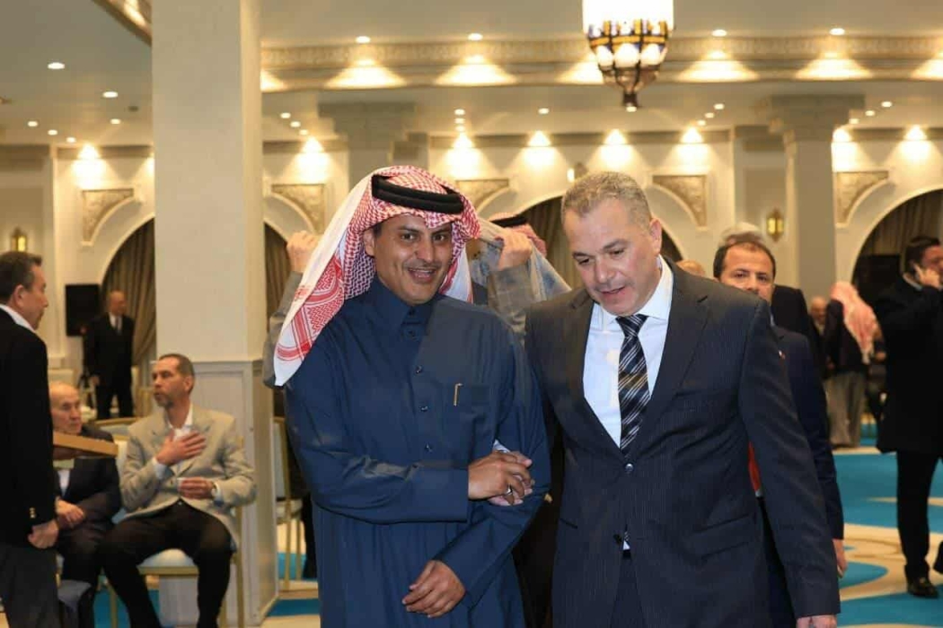 سفير قطر آل ثاني يقدم العزاء بابو الراغب...صور